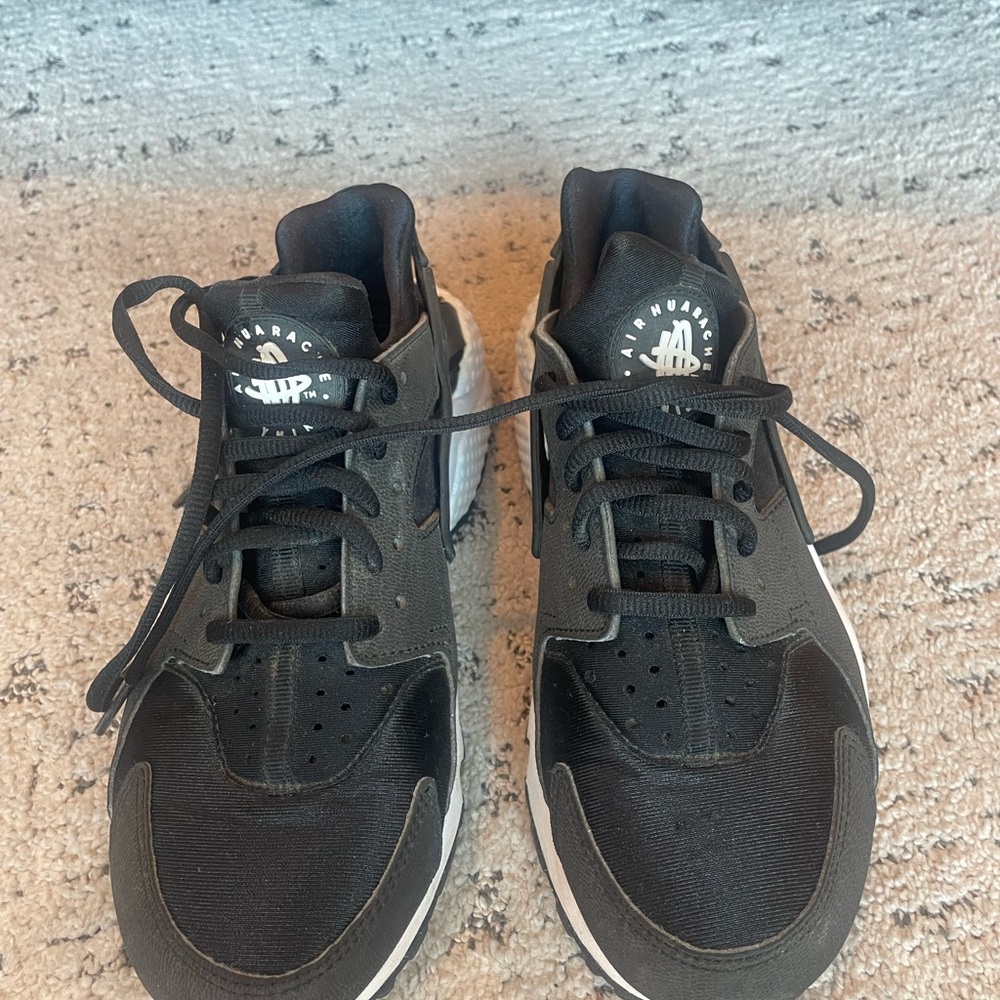 Nike Air Huarache Run sneaker in an all-black colorway Black and White Sneakers - Picture 2 of 5